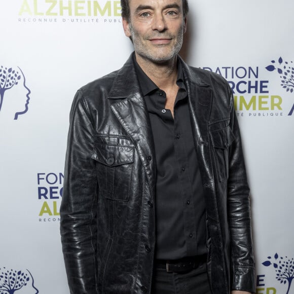 Anthony Delon au photocall du concert du gala des 20 ans de la fondation Recherche Alzheimer "2 générations chantent pour la 3ème" à l'Olympia à Paris le 18 mars 2024