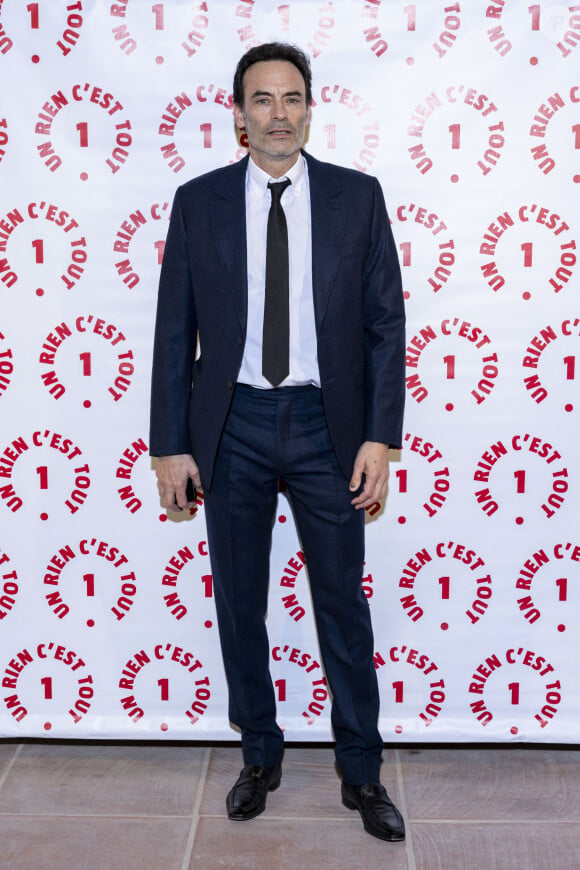 Anthony Delon au photocall des invités au dîner de gala de l'association "Un rien c'est tout" au musée de l'armée aux Invalides à Paris le 7 mars 2024