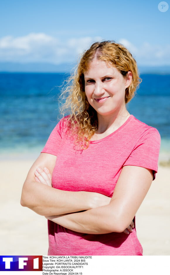 Cécile G suit sur le podium Grâce à son humour, elle saura avancer dans le jeu.
Cécile G, aventurière de "Koh-Lanta, La Tribu maudite" sur TF1.