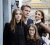 Le prince et époux de Clotilde Courau file le parfait amour avec l'actrice depuis plusieurs décennies maintenant malgré la distance géographique. Ensemble, ils ont eu deux filles : Vittoria et Luisa. 
Carte de voeux de la famille princière de Savoie pour l'année 2020 le 1er janvier 2020. La princesse Vittora, princesse de Carignano et marquise d'Ivrée et sa soeur, la princesse Luisa, princesse de Quiers et comtesse de Salemi, devant leurs parents, le prince Emmanuel-Philibert, prince de Venise et son épouse, la princesse Clotilde © Real Casa di Savoia via Bestimage 