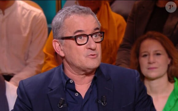 Christophe Dechavanne s'est confié sans filtre sur le rôle qu'il occupe aux côtés de Léa Salamé dans le talk-show des samedis soirs de France 2
Christophe Dechavanne sur le plateau de "Quelle époque !"