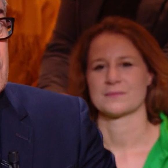 Christophe Dechavanne s'est confié sans filtre sur le rôle qu'il occupe aux côtés de Léa Salamé dans le talk-show des samedis soirs de France 2
Christophe Dechavanne sur le plateau de "Quelle époque !"