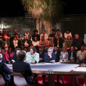 Exclusif - Jean Imbert, Lea Salamé, Paul de Saint Sernin, Malou Khebizi, Agathe Riedinger, Christophe Dechavanne, Pierre Lescure, Charlotte Dhenaux, Pierre-Antoine Capton, Philippe Caverivière sur le plateau de l'émission "Quelle Epoque!" lors du 77ème Festival International du Film de Cannes le 18 mai 2024. © Jack Tribeca / Bestimage 