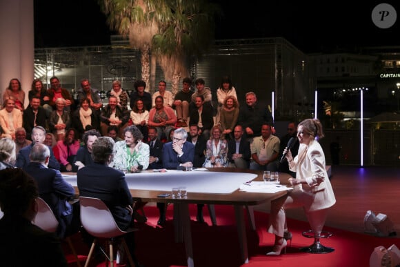 Exclusif - Jean Imbert, Lea Salamé, Paul de Saint Sernin, Malou Khebizi, Agathe Riedinger, Christophe Dechavanne, Pierre Lescure, Charlotte Dhenaux, Pierre-Antoine Capton, Philippe Caverivière sur le plateau de l'émission "Quelle Epoque!" lors du 77ème Festival International du Film de Cannes le 18 mai 2024. © Jack Tribeca / Bestimage 