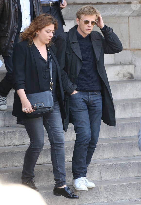 Alex Lutz et sa femme Mathilde Vial - Sorties des obsèques de Sylvie Joly en l'église Saint-Sulpice à Paris le 9 septembre 2015.