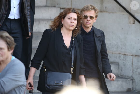 sa demeure, une "arche de Noé aux airs de mélodie du bonheur version bucolique.
Alex Lutz et sa femme Mathilde Vial - Sorties des obsèques de Sylvie Joly en l'église Saint-Sulpice à Paris le 9 septembre 2015.