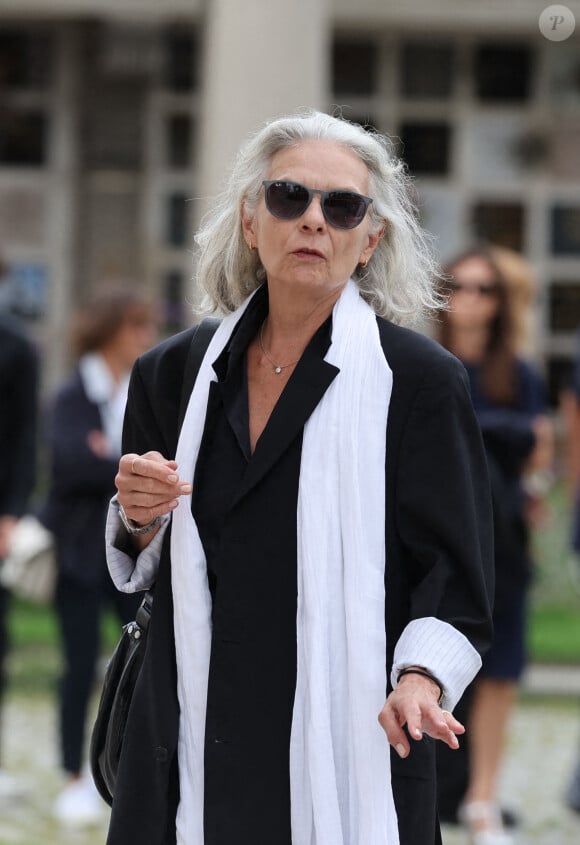 Valérie Laffont, la veuve du défunt - Obsèques de P.Laffont dans la salle de la Coupole du cimetière du Père-Lachaise à Paris, le 23 août 2024. L'animateur de télévision est décédé le 7 août 2024 à l'âge de 84 ans. © Dominique Jacovides / Bestimage  