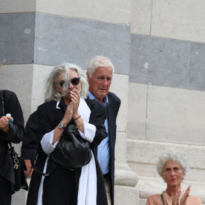 Valérie Laffont, la veuve du défunt, et sa fille Mathilde - Sortie des obsèques de P.Laffont dans la salle de la Coupole du cimetière du Père-Lachaise à Paris, le 23 août 2024. L'animateur de télévision est décédé le 7 août 2024 à l'âge de 84 ans. © Dominique Jacovides / Bestimage  