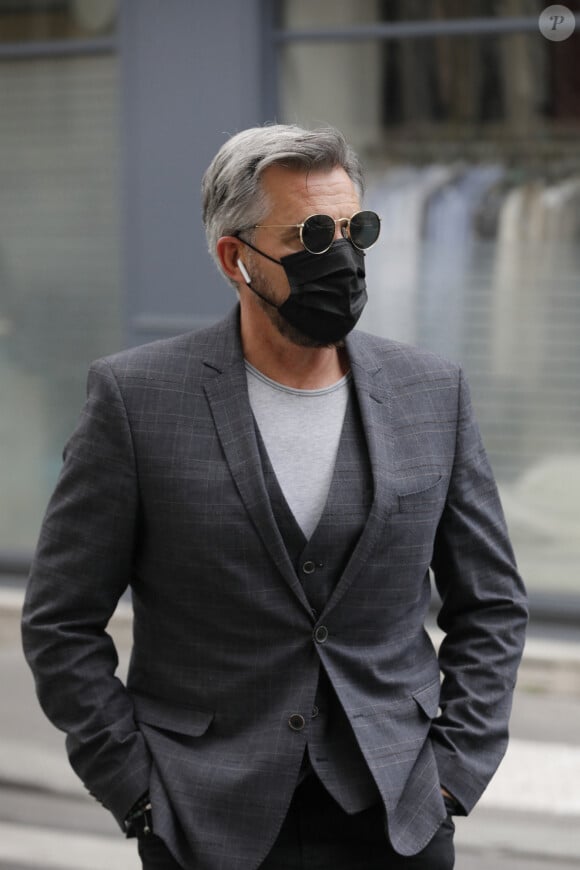 Olivier Minne arrive aux obsèques de la journaliste Jacqueline Caurat (officier de l'ordre national du Mérite) en l'église Notre-Dame de l'Assomption de Passy à Paris, France, le 2 juin 2021.