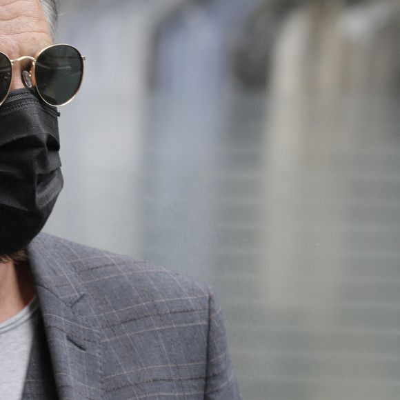 Olivier Minne arrive aux obsèques de la journaliste Jacqueline Caurat (officier de l'ordre national du Mérite) en l'église Notre-Dame de l'Assomption de Passy à Paris, France, le 2 juin 2021.