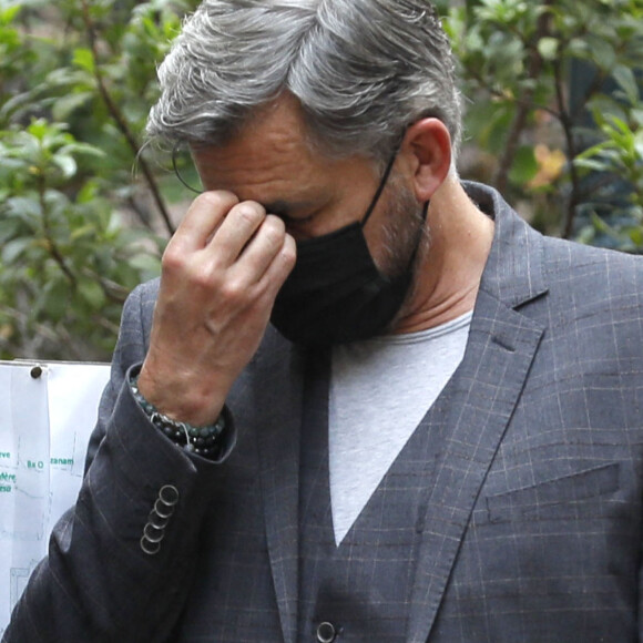 Olivier Minne à la sortie des obsèques de la journaliste Jacqueline Caurat (officier de l'ordre national du Mérite) en l'église Notre-Dame de l'Assomption de Passy à Paris, France, le 2 juin 2021.