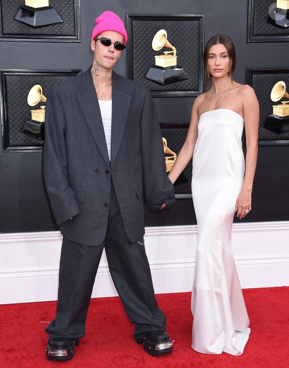 Justin Bieber et Hailey Rhode Bieber (Baldwin) au photocall de la 64ème édition des Grammy Awards au MGM Grand Garden à Las Vegas le 3 avril 2022. 