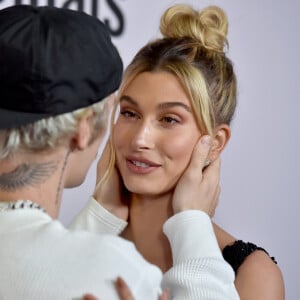 Justin Bieber et sa femme Hailey Baldwin Bieber au photocall de la première de la série documentaire lancée sur YouTube Originals "Justin Bieber: Seasons" au Regency Bruin Theatre de Los Angeles, Californie, Etats-Unis, le 27 janvier 2020.