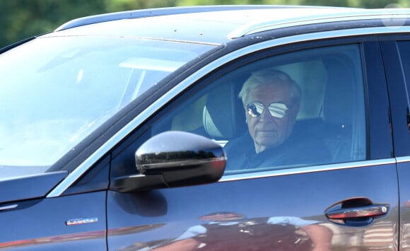 L'ancien évêque Jean-Michel Di Falco arrive pour diriger les funérailles privées de l'acteur français Alain Delon à Douchy, dans le centre de la France, le 24 août 2024. Photo par Florian Poitout/ABACAPRESS.COM