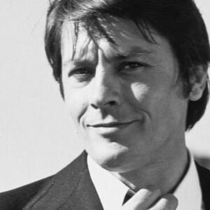 Alain Delon, sans date. Photo par Alamy/ABACAPRESS.COM