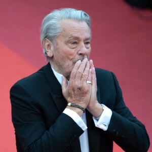 Alain Delon sera inhumé à partir de 16h dans son domaine de Douchy...Alain Delon assistant à la cérémonie de remise des prix l'honorant d'une Palme d'honneur d'or dans le cadre du 72e Festival international du film de Cannes, à Cannes, en France, Photo par Aurore Marechal/ABACAPRESS.COM