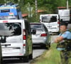 Le corbillard vient déjà d'arriver dans sa propriété...
Arrivée du cercueil dans le corbillard à la propriété de Douchy-Montcorbon à quelques heures des obsèques d'Alain Delon le 24 août 2024. 