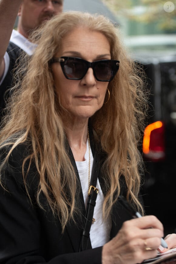 La maladie dont souffre Céline Dion touche une personne sur un million
Céline Dion quitte son hôtel, le Royal Monceau, en direction de l'aéroport au lendemain de la cérémonie d'ouverture des Jeux Olympiques, à Paris le 27 juillet 2024, Photo par Florian Poitout/ABACAPRESS.COM