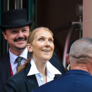 Céline Dion quitte son hôtel pour se rendre à la répétition de la cérémonie des Jeux olympiques de 2024 à Paris, France, le 23 juillet 2024. Photo par Splash News/ABACPRESS.COM