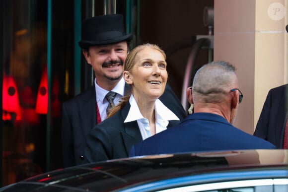 Céline Dion quitte son hôtel pour se rendre à la répétition de la cérémonie des Jeux olympiques de 2024 à Paris, France, le 23 juillet 2024. Photo par Splash News/ABACPRESS.COM