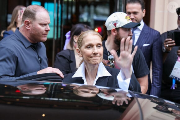 Céline Dion, flanquée de son fils René-Charles, quitte son hôtel pour se rendre à la répétition de la cérémonie des Jeux olympiques de 2024 à Paris, en France, le 23 juillet 2024. Photo par Splash News/ABACPRESS.COM