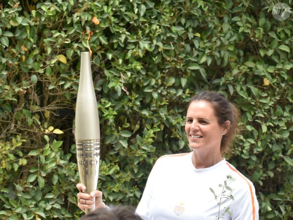 L’ancienne nageuse, Laure Manaudou est la première relayeuse française de la flamme olympique peu de temps après la cérémonie d'allumage sur le site antique d'Olympie, Grèce, le 16 avril 2024. © Intime/Panoramic/Bestimage