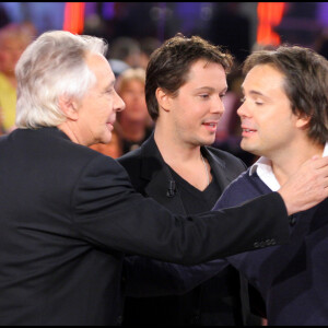 Ecoutent-ils sa musique ?
Archive - Michel Sardou avec ses fils Romain et Davy lors de l'enregistrement de "Vivement dimanche' . © Guillaume Gaffiot/bestimage