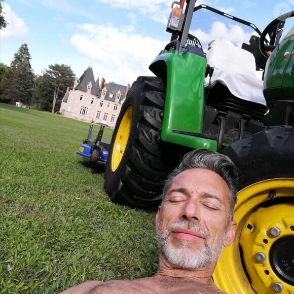 L'ancien co-animateur du "Juste Prix" passe tout son temps libre à le renover.
Gérard Vivès dans son château de la Vernée en Bourgogne.