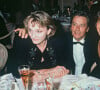 C'est Patricia Kaas
Archives - Patricia Kaas, Alain Delon et Marie Fugain lors de la soirée pour le lancement du champagne "Alain Delon" en 1990 à Paris.