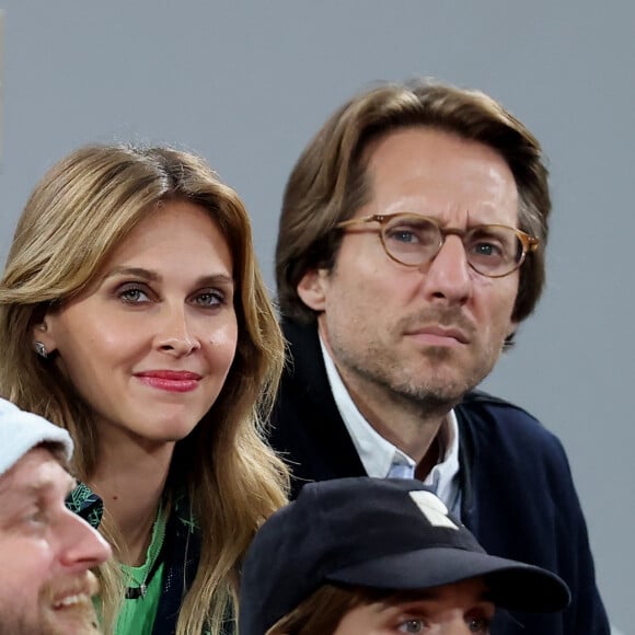 Le mari d'Ophélie Meunier a notamment évoqué le casting...
Ophélie Meunier et son mari Mathieu Vergne - Les célébrités dans les tribunes des Internationaux de France de tennis de Roland Garros 2024 à Paris. © Jacovides / Moreau / Bestimage