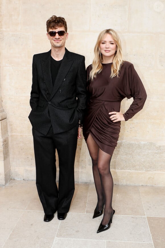 Niels Schneider et sa compagne Virginie Efira - 35ème édition des "Trophées ANDAM" dans les jardins du Palais Royal à Paris, France, le 27 juin 2024. © Christophe Clovis / Bestimage 