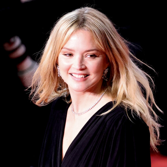 Virginie Efira - Montée des marches du film " Les Linceuls " lors du 77ème Festival International du Film de Cannes, au Palais des Festivals à Cannes. Le 20 mai 2024 © Jacovides-Moreau / Bestimage 