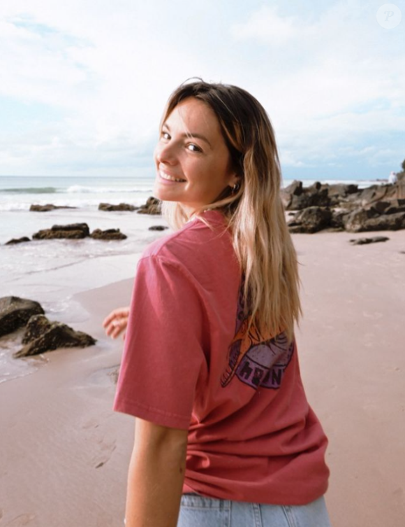 Et c'est avec sa cousine qu'elle s'éclate.
Ophélie, ex-candidate de "Mariés au premier regard".