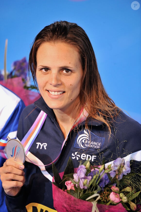 A seulement 7 ans, elle marche déjà sur les pas de se oncle et de sa tante
Laure Manaudou s'est offert sa première medaille internationale depuis quatre ans en remportant l'argent sur le 100 m dos à l'Euro-2012 en petit bassin. Chartres, le 23 novembre 2012 