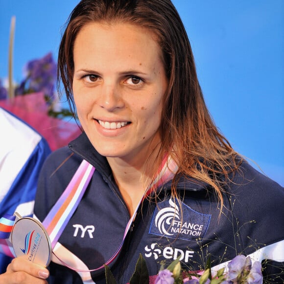 A seulement 7 ans, elle marche déjà sur les pas de se oncle et de sa tante
Laure Manaudou s'est offert sa première medaille internationale depuis quatre ans en remportant l'argent sur le 100 m dos à l'Euro-2012 en petit bassin. Chartres, le 23 novembre 2012 