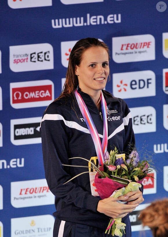 En s'illustrant toutefois dans un autre sport qu'eux
Laure Manaudou s'est offert sa première medaille internationale depuis quatre ans en remportant l'argent sur le 100 m dos à l'Euro-2012 en petit bassin. Chartres, le 23 novembre 2012 