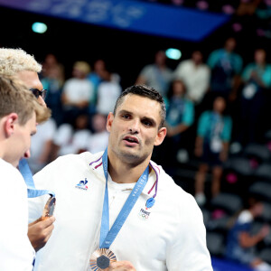 Les français Léon Marchand, Yohann Ndoye-Brouard, Maxime Grousset et Florent Manaudou remportent la médaille de bronze sur le 4X100 m 4 nages des Jeux Olympiques de Paris 2024 (JO), à Paris, France, le 4 Aout 2024. © Jacovides-Perusseau/Bestimage  Frenchmen Léon Marchand, Yohann Ndoye-Brouard, Maxime Grousset and Florent Manaudou