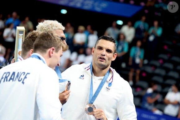 Les français Léon Marchand, Yohann Ndoye-Brouard, Maxime Grousset et Florent Manaudou remportent la médaille de bronze sur le 4X100 m 4 nages des Jeux Olympiques de Paris 2024 (JO), à Paris, France, le 4 Aout 2024. © Jacovides-Perusseau/Bestimage  Frenchmen Léon Marchand, Yohann Ndoye-Brouard, Maxime Grousset and Florent Manaudou