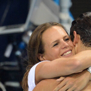 Archives - Laure Manaudou enlace son frère Florent Manaudou, médaille d'or aux Jeux Olympiques de 2012 à Londres, le 3 août 2012. © Xinhua / Panoramic / Bestimage