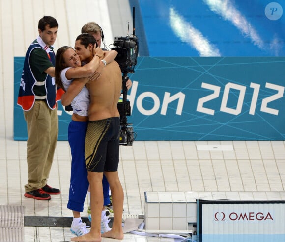 Archives - Laure Manaudou enlace son frère Florent Manaudou, médaille d'or aux Jeux Olympiques de 2012 à Londres, le 3 août 2012. © Xinhua / Panoramic / Bestimage