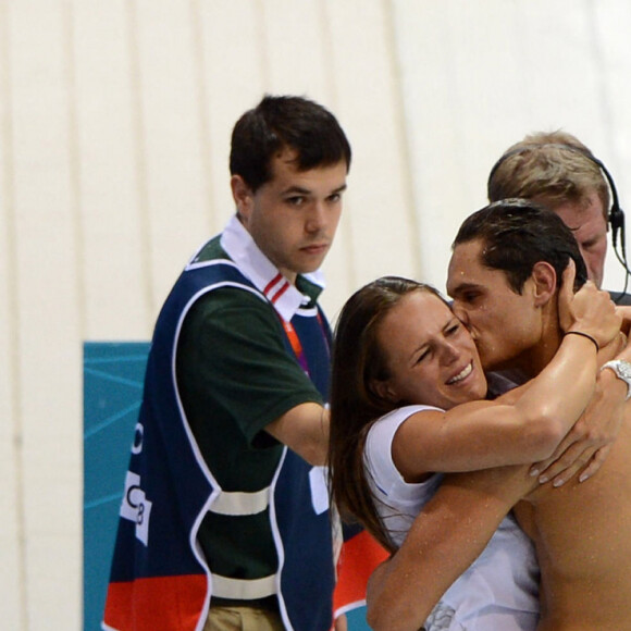 Archives - Laure Manaudou enlace son frère Florent Manaudou, médaille d'or aux Jeux Olympiques de 2012 à Londres, le 3 août 2012. © Xinhua / Panoramic / Bestimage
