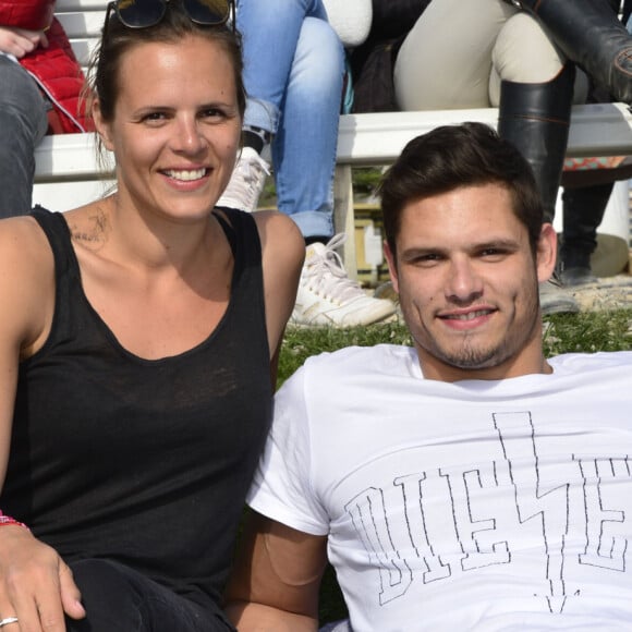 Découvrez lequel
Laure Manaudou et son frère Florent Manaudou - People au "GPA Jump Festival" à Cagnes-sur-Mer, le 29 mars 2014.