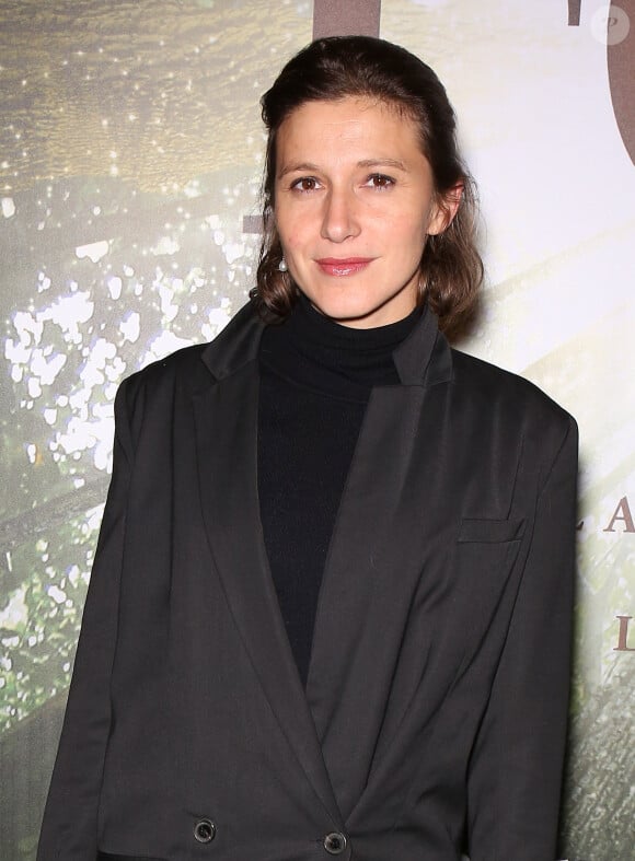 De plus, l'artiste affirme avoir été violée durant le tournage. Chose que réfute la cinéaste après avoir eu vent de ses lourdes accusations.
Caroline Ducey - Avant-premiere du film "Il etait une foret" sur les Champs Elysees a Paris, le 5 novembre 2013.