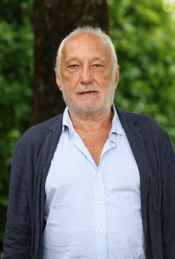 Lui ayant donné la réplique, François Berléand a appuyé les dires de cette dernière. Il a lui même été choqué en découvrant sur le tard que Rocco Siffredi faisait partie du casting.
François Berléand - Photocall avec l'équipe de l'émission de radio "Les grosses têtes" lors de la 17ème édition du Festival du Film Francophone de Angoulême (FFA). Le 29 août 2024 © Coadic Guirec / Bestimage