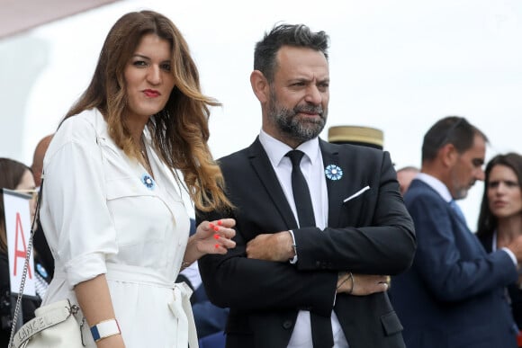 Marlène Schiappa Secrétaire d'Etat auprès de la Première ministre, chargée de l'Economie sociale et solidaire et de la Vie associative et sonn compagnon lors de la cérémonie du 143ème défilé militaire du 14 juillet, jour de la Fête Nationale, sur les Champs-Elysées et la place de la Concorde, à Paris, France. © Stéphane Lemouton/Bestimage 