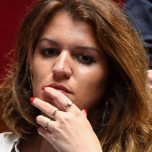 Marlène Schiappa (tatouage poignet gauche), secrétaire d'Etat, chargée de l'Économie sociale et solidaire et de la Vie associative - Séance de questions au gouvernement à l'Assemblée Nationale à Paris. © Lionel Urman / Panoramic / Bestimage