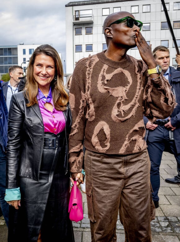 La princesse Martha-Louise de Norvège et son futur mari Durek Verrett et leurs invités font la traversée d'Alesund à Geiranger pour leur mariage le 30 août 2024