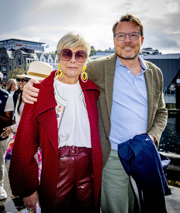 Le prince Constantijn des Pays-Bas et la princesse Laurentien - Les invités font la traversée d'Alesund à Geiranger pour le mariage de la princesse Martha-Louise de Norvège et son futur mari Durek Verrett le 30 août 2024