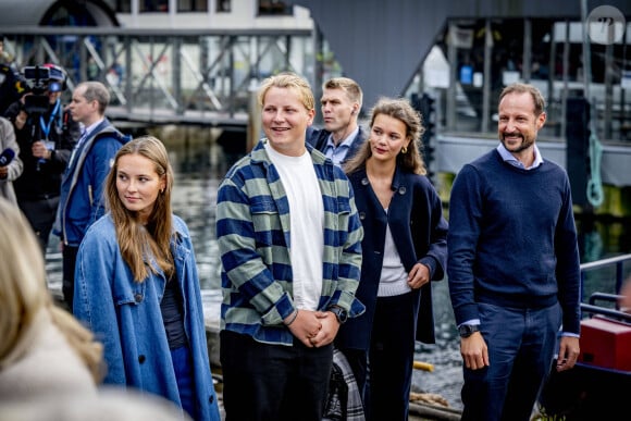 Le prince Haakon de Norvège, la princesse Ingrid Alexandra, le prince Sverre Magnus, Amalie Giaever Macleod - Les invités font la traversée d'Alesund à Geiranger pour la mariage de la princesse Martha-Louise de Norvège et son futur mari Durek Verrett le 30 août 2024