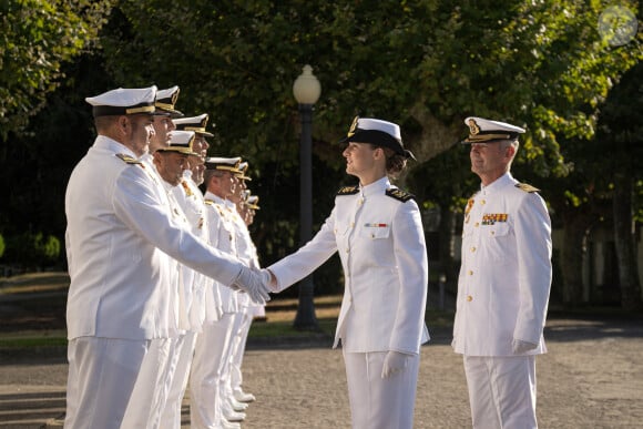 Puisqu'elle a fait sa rentrée des classes à l'École navale militaire de Marín
La princesse Leonor à son arrivée à l'École navale militaire de Marín, le 29 août 2024, à Marín, Pontevedra, Galice (Espagne). La princesse des Asturies, Leonor de Borbón y Ortiz, entre à l'École navale militaire de Marín (Pontevedra), comme Felipe VI l'avait fait en 1986, au troisième cours en tant que premier aspirant. Le cours se terminera le 16 juillet, date à laquelle il embarquera sur le navire-école Juan Sebastián Elcano. Après la cérémonie d'accueil, Leonor signera le livre d'honneur de l'école et réalisera une série d'activités. 29 AOÛT 2024 Elena Fernández / Europa Press 29/08/2024